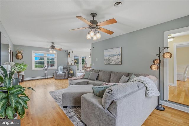 1131 KELLY ISLAND RD, Martinsburg, WV 25405