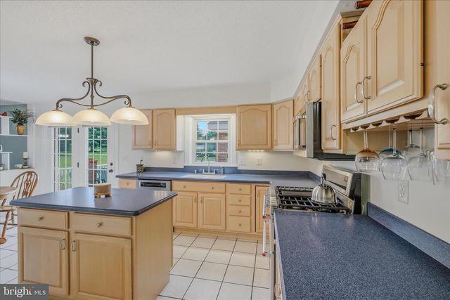 1131 KELLY ISLAND RD, Martinsburg, WV 25405