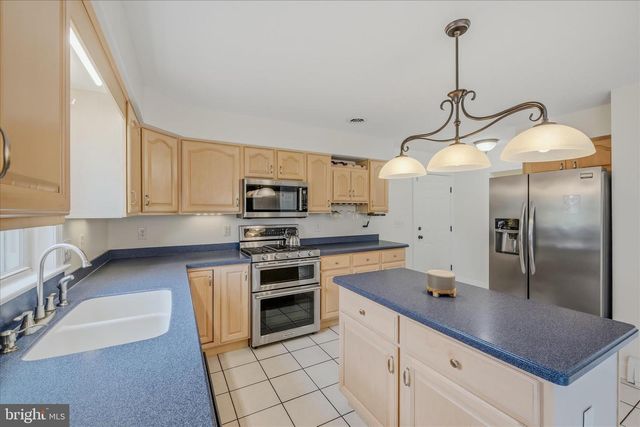 1131 KELLY ISLAND RD, Martinsburg, WV 25405