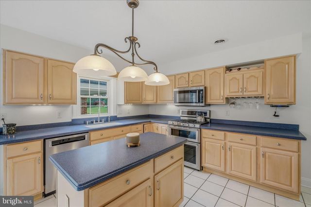 1131 KELLY ISLAND RD, Martinsburg, WV 25405