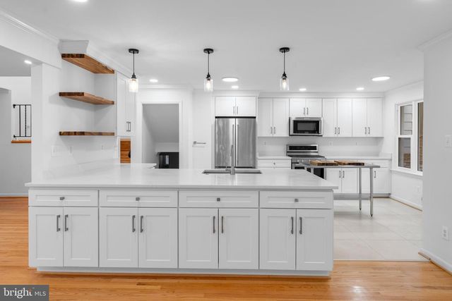 9410 LINDEN AVE, Bethesda, MD 20814