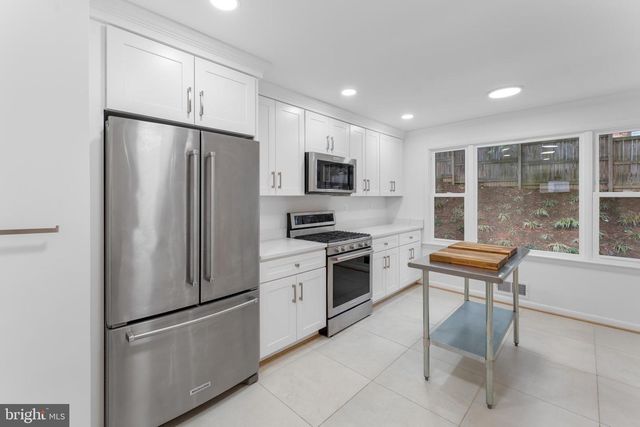 9410 LINDEN AVE, Bethesda, MD 20814