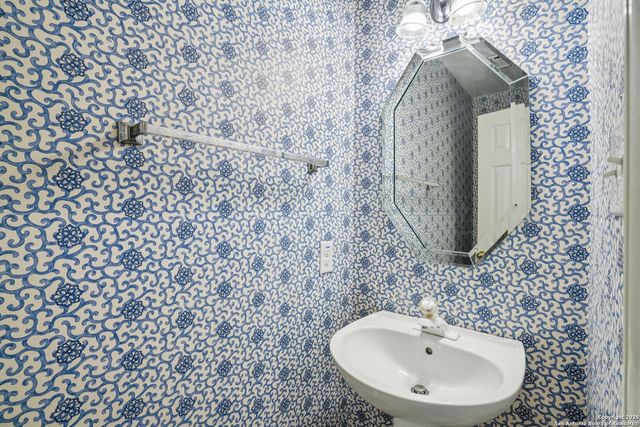 9403 Oakwood, San Antonio, TX 78254