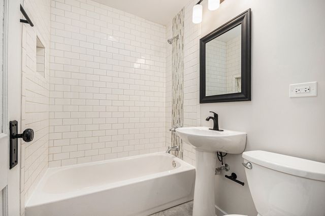 247 N West Road, Lombard, IL 60148