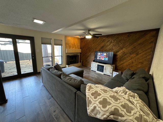 311 Oak Shadow Circle, Bedford, TX 76021