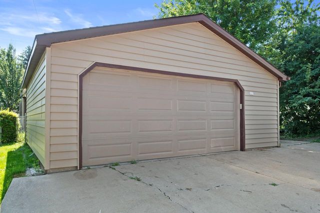 925 S 102nd STREET, West Allis, WI 53214