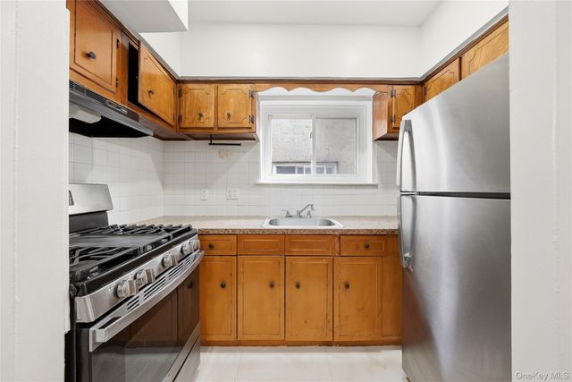 1012 E 233rd Street, Bronx, NY 10466