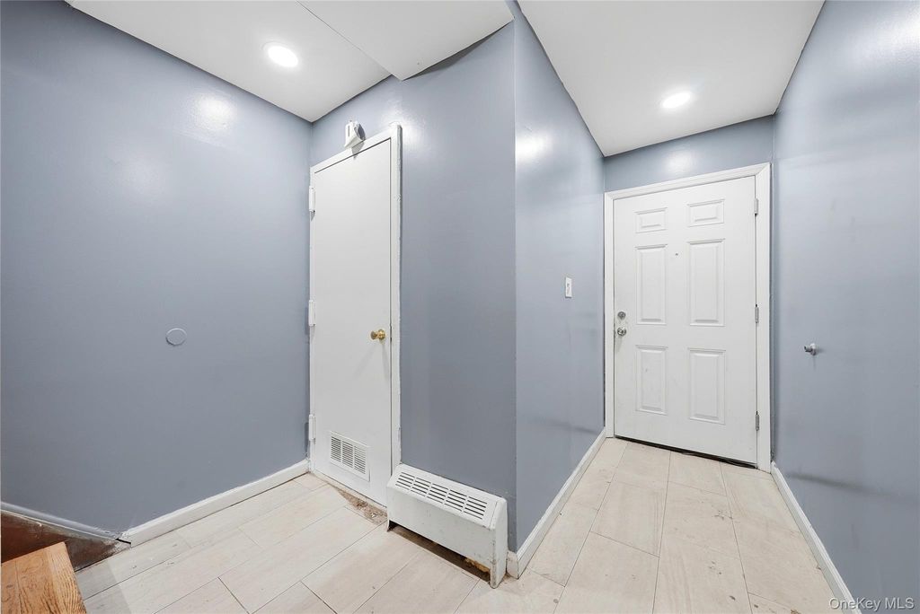 1012 E 233rd Street, Bronx, NY 10466 — photo 3