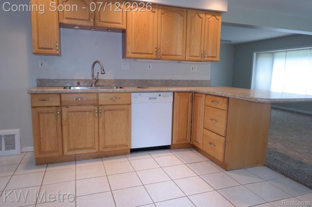 2930 N Connecticut Avenue, Royal Oak, MI 48073