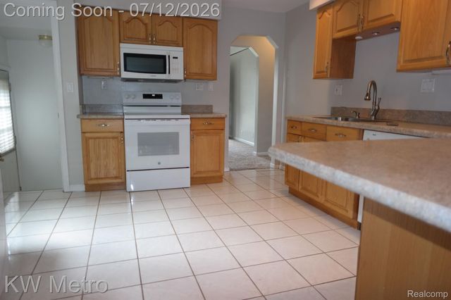 2930 N Connecticut Avenue, Royal Oak, MI 48073