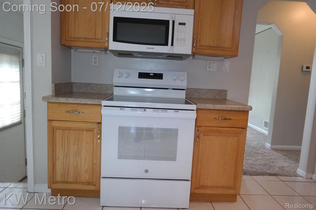 2930 N Connecticut Avenue, Royal Oak, MI 48073