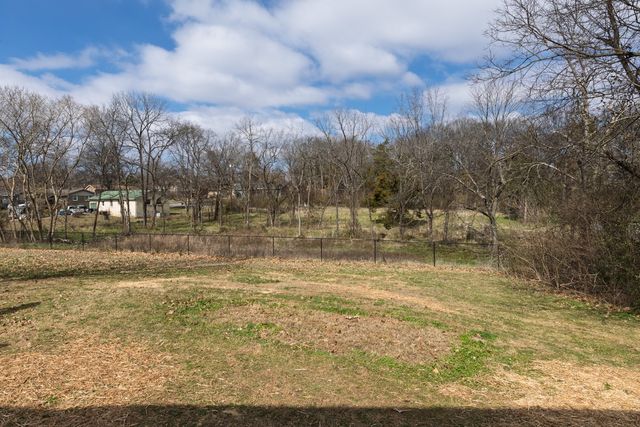 103 Peninsula Park Dr, Hendersonville, TN 37075