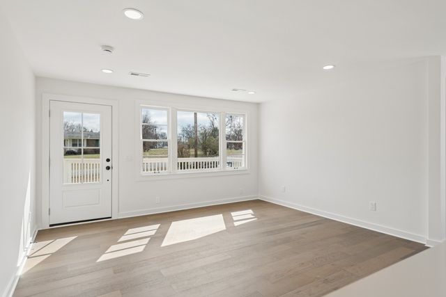 103 Peninsula Park Dr, Hendersonville, TN 37075