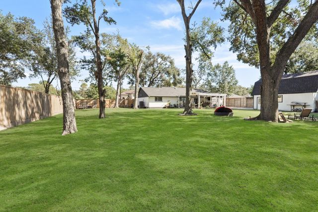 1441 Bingle Road, Spring Valley Village, TX 77055