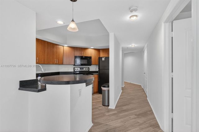 100 N Federal Hwy 643, Fort Lauderdale, FL 33301