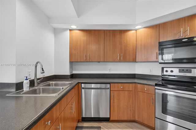 100 N Federal Hwy 643, Fort Lauderdale, FL 33301