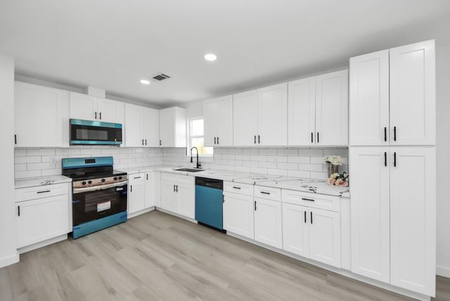 2701 Mustang Road, Alvin, TX 77511