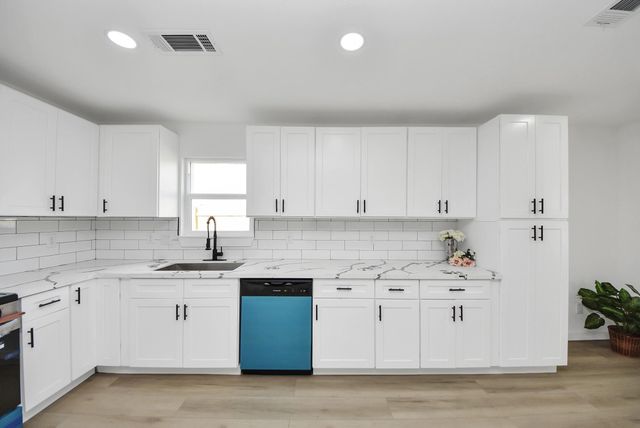 2701 Mustang Road, Alvin, TX 77511