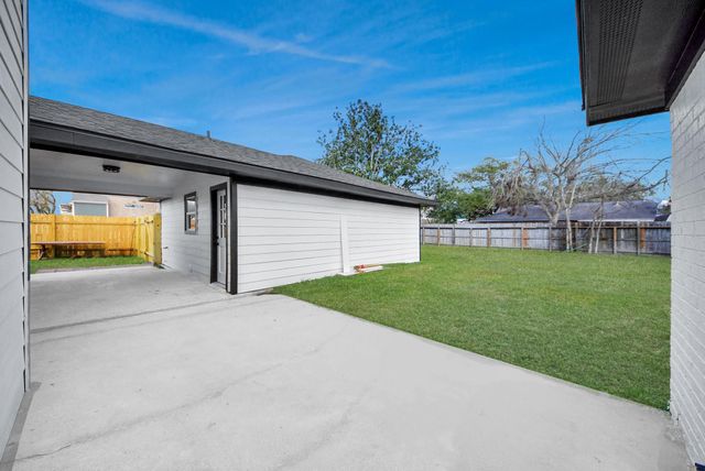 2701 Mustang Road, Alvin, TX 77511