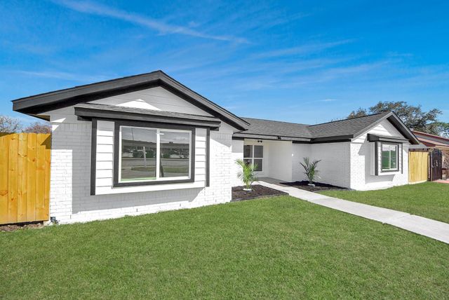 2701 Mustang Road, Alvin, TX 77511