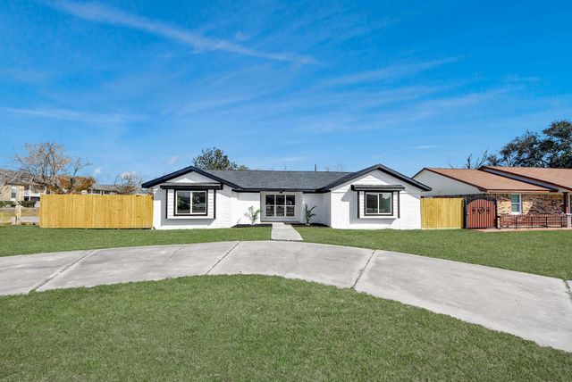 2701 Mustang Road, Alvin, TX 77511