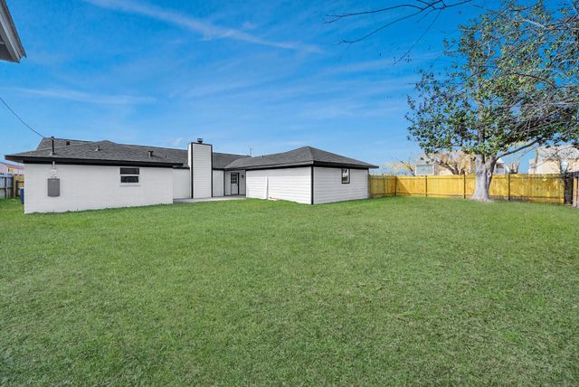 2701 Mustang Road, Alvin, TX 77511