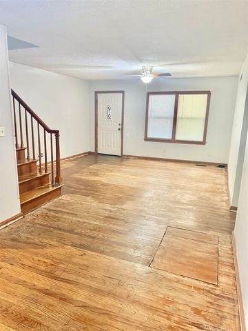 733 S Crestway Ave, Wichita, KS 67218