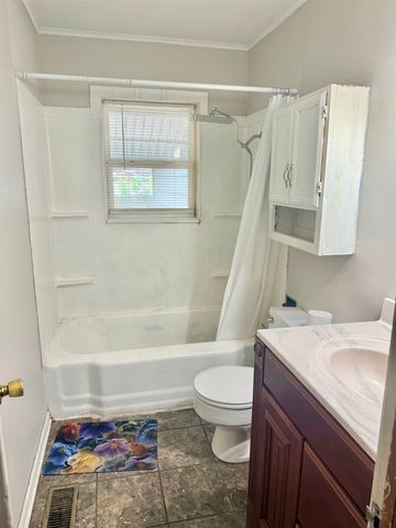 733 S Crestway Ave, Wichita, KS 67218