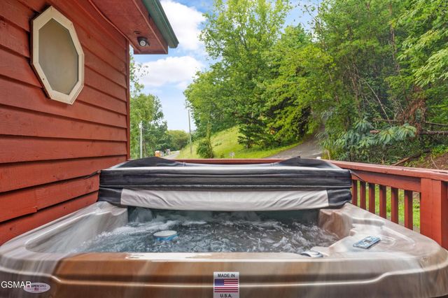 1029 Shadow Ridge Drive, Sevierville, TN 37862