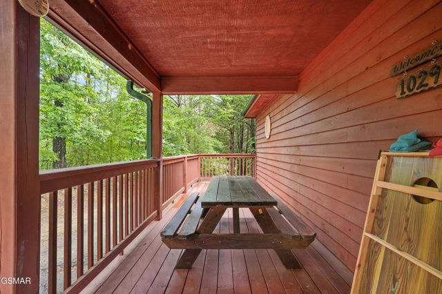 1029 Shadow Ridge Drive, Sevierville, TN 37862