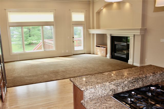 858 Burr Oaks Drive, West Des Moines, IA 50266