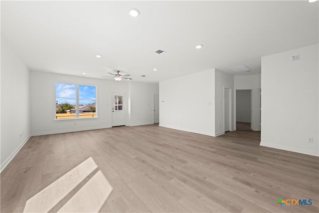 1916 Meridian Loop, Temple, TX 76504