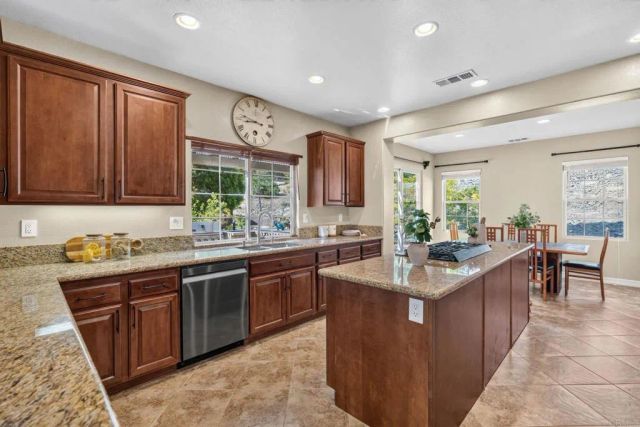 813 Genoa Way, San Marcos, CA 92078