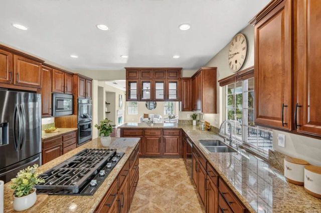 813 Genoa Way, San Marcos, CA 92078