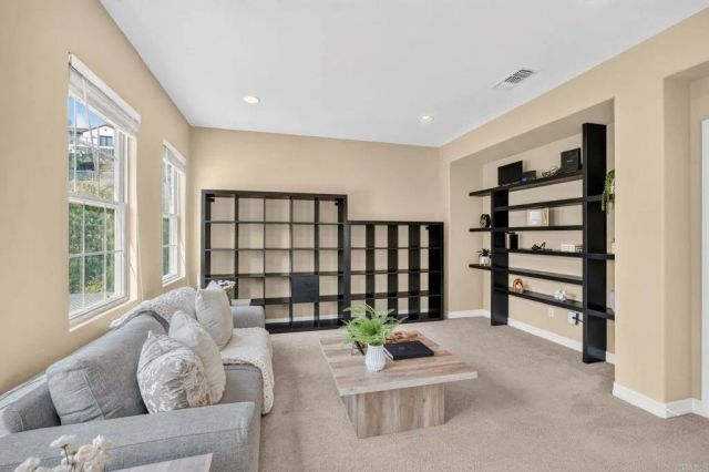 813 Genoa Way, San Marcos, CA 92078