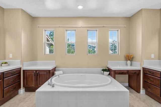 813 Genoa Way, San Marcos, CA 92078