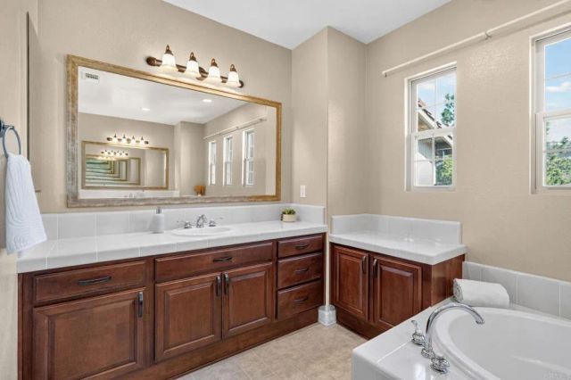 813 Genoa Way, San Marcos, CA 92078