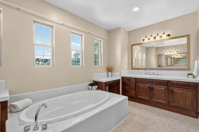813 Genoa Way, San Marcos, CA 92078