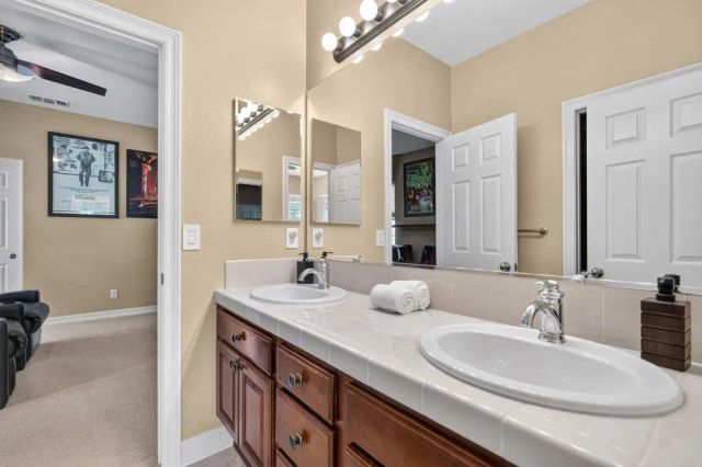 813 Genoa Way, San Marcos, CA 92078