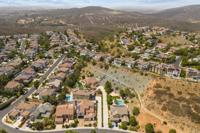813 Genoa Way, San Marcos, CA 92078