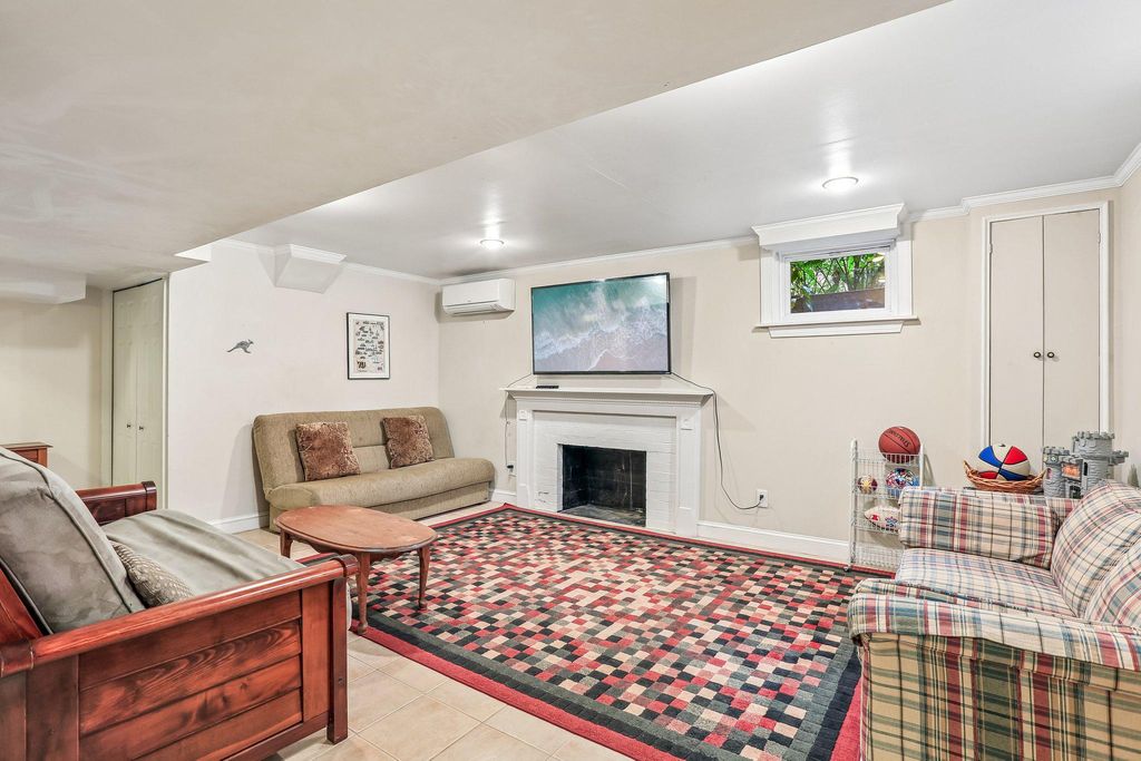 Image 13 of property listing at 221 PATUXENT RD, Laurel, MD 20707