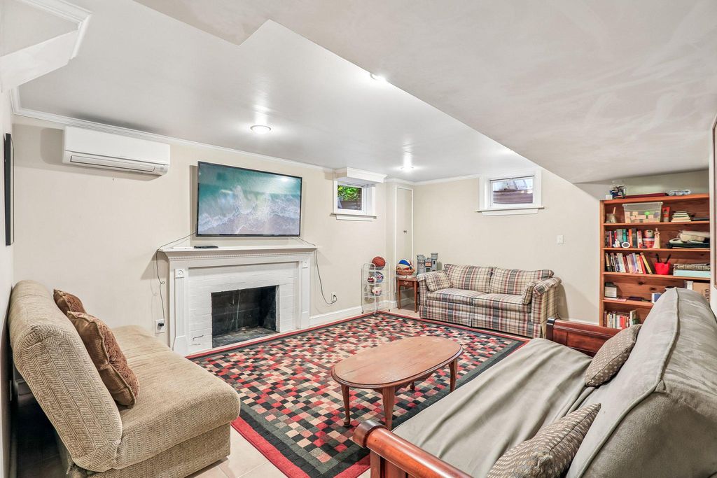 Image 14 of property listing at 221 PATUXENT RD, Laurel, MD 20707