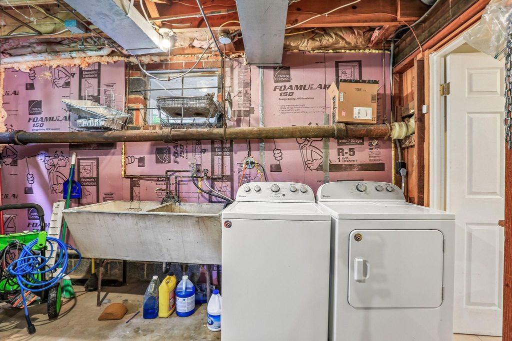 Image 15 of property listing at 221 PATUXENT RD, Laurel, MD 20707