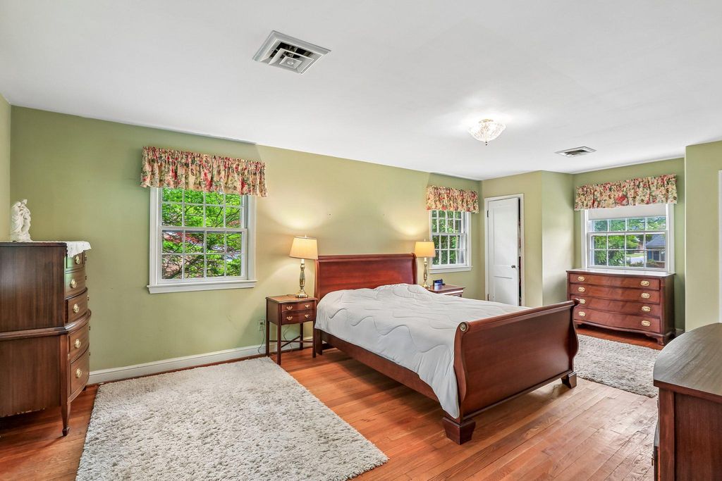 Image 16 of property listing at 221 PATUXENT RD, Laurel, MD 20707