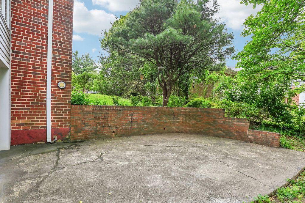 Image 27 of property listing at 221 PATUXENT RD, Laurel, MD 20707