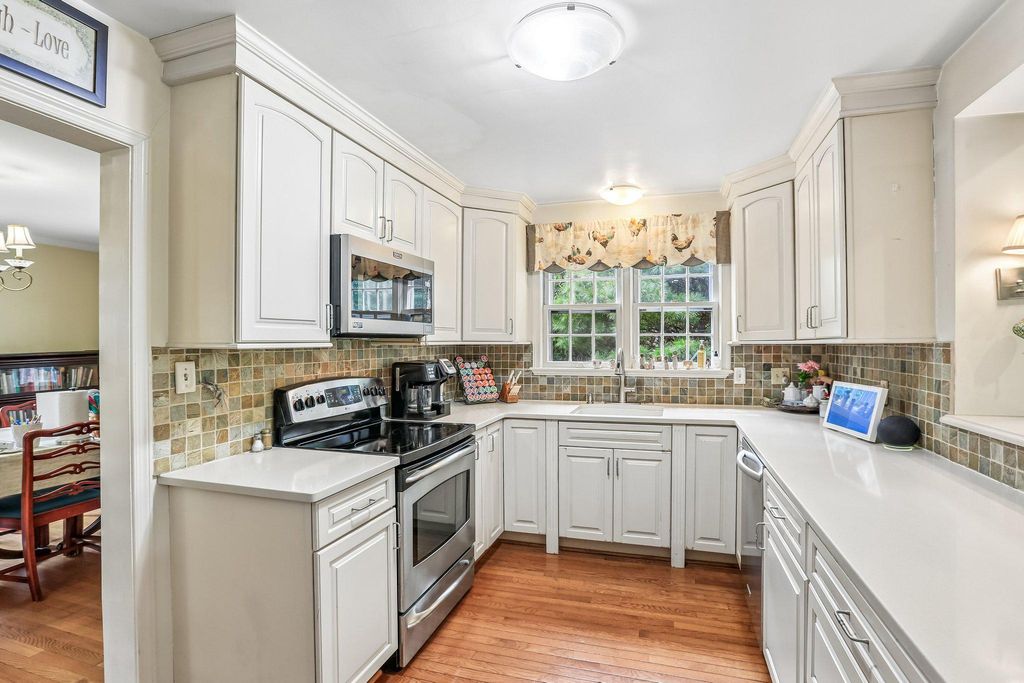 Image 8 of property listing at 221 PATUXENT RD, Laurel, MD 20707