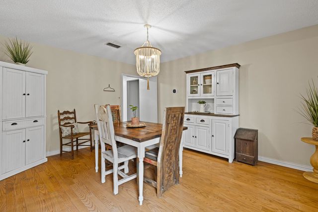 461 Country Pl., Longview, TX 75605