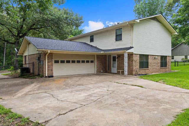 461 Country Pl., Longview, TX 75605
