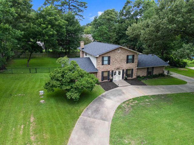 461 Country Pl., Longview, TX 75605