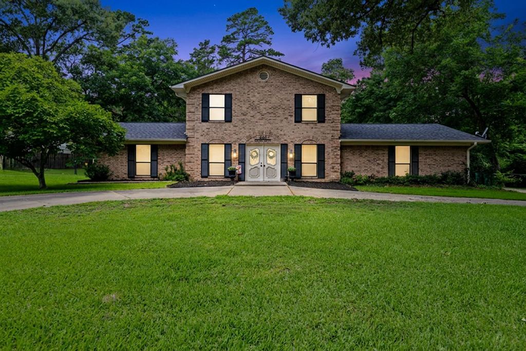461 Country Pl., Longview, TX 75605
